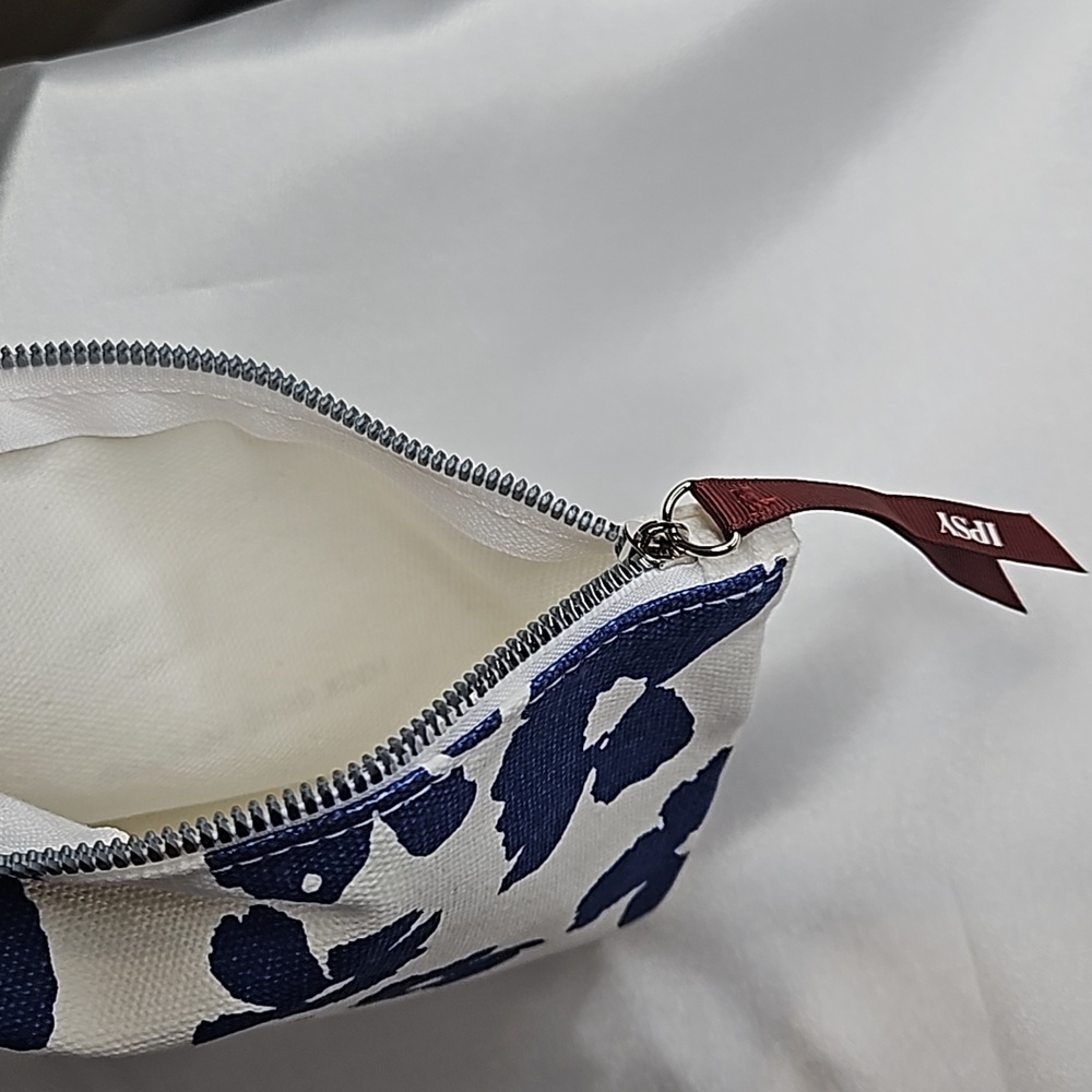 ipsy Make Up Bag Canvas White with Blue Flowers - Picture 3 of 3